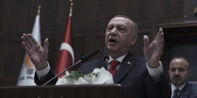 Ο Ερντογάν έμπλεξε άσχημα στη Συρία και ζητά παρέμβαση Μέρκελ-Μακρόν