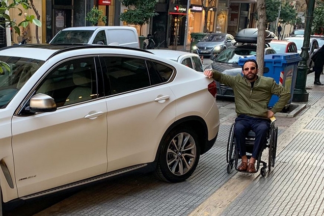 Αντώνης Τσαπατάκης: Το παράνομο παρκάρισμα και το “ελληνάρας challenge”