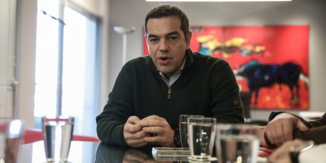 1.300 ερωτήσεις για τον Αλέξη Τσίπρα, που συνομιλεί απευθείας με τα μέλη του i-syriza την Δευτέρα ή την Πέμπτη