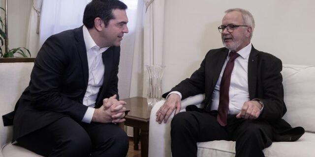 Συνάντηση Τσίπρα – Χόγιερ με εγκώμια για την καλή συνεργασία