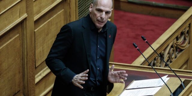Βαρουφάκης: “Το μνημόνιο που ψήφισε και εφάρμοσε ο ΣΥΡΙΖΑ δεν διέφερε από τα προηγούμενα”