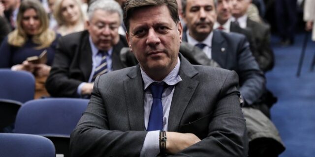 Βαρβιτσιώτης: Δεν θα μετατρέψουμε τα ελληνικά νησιά σε “Ellis Island”