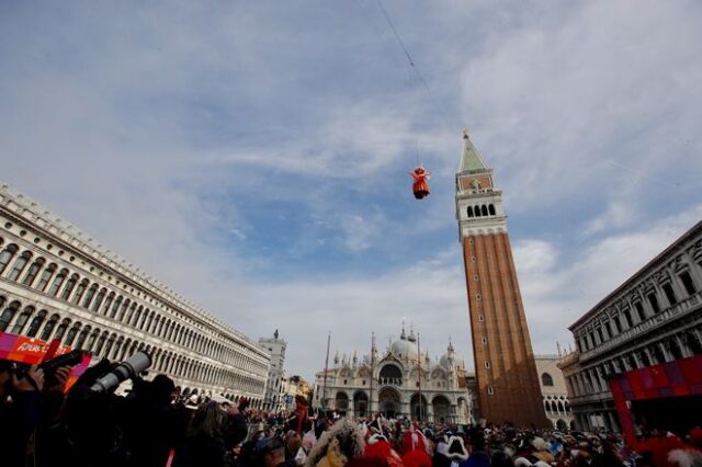 Καρναβάλι Βενετίας: Μάγεψε το “πέταγμα του Αγγέλου”