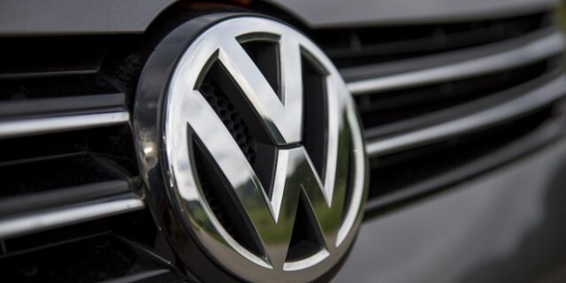Κορονοϊός – Γερμανία: Η Volkswagen θέτει σε αναγκαστική άδεια σχεδόν 80.000 εργαζομένους της