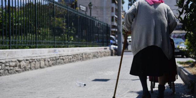 Βόλος: Ξεγέλασε ηλικιωμένη και της πήρε 30.000 ευρώ