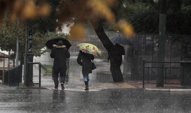 Καιρός: Άρχισε η ψυχρή εισβολή – Στα λευκά η Βόρεια Ελλάδα, καταιγίδες στην Αττική