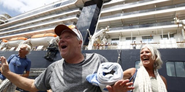 Κοροναϊός: Αποβιβάστηκαν και οι τελευταίοι επιβάτες του Westerdam