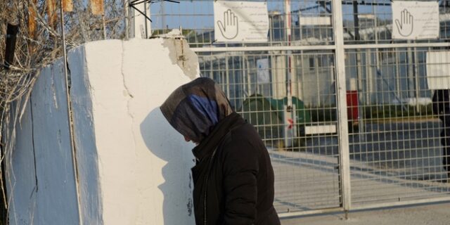 Απελαύνουν 19χρονη στην Τουρκία, τη χωρίζουν από τους γονείς της