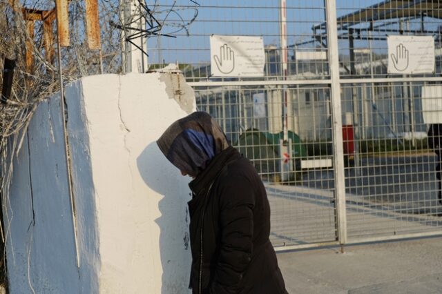 Απελαύνουν 19χρονη στην Τουρκία, τη χωρίζουν από τους γονείς της