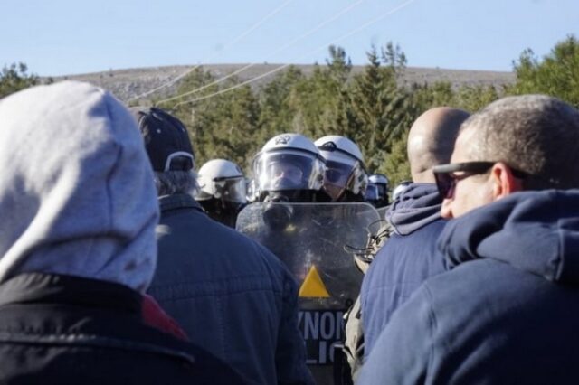 Μεταναστευτικό: Άγρια επεισόδια σε Χίο και Λέσβο μεταξύ κατοίκων και ΜΑΤ