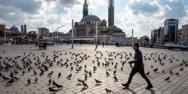 Τουρκία: Τα φτωχά παιδιά της Κωνσταντινούπολης δεν μπορούν να κάνουν τηλεκπαίδευση