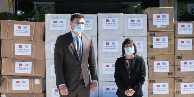 Κορονοϊός: 50.000 μάσκες προσφέρει η Κίνα στην Ελλάδα