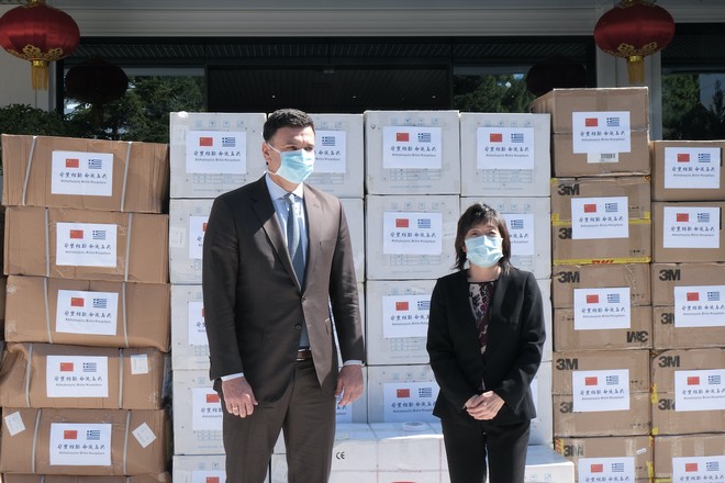 Κορονοϊός: 50.000 μάσκες προσφέρει η Κίνα στην Ελλάδα