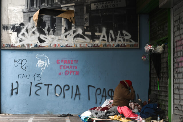 Kορονοϊός: Διαγράφονται τα πρόστιμα σε αστέγους για “άσκοπη μετακίνηση”