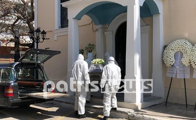 Κορονοϊός: Σε κλίμα οδύνης το τελευταίο αντίο στον Μανώλη Αγιομυργιαννάκη