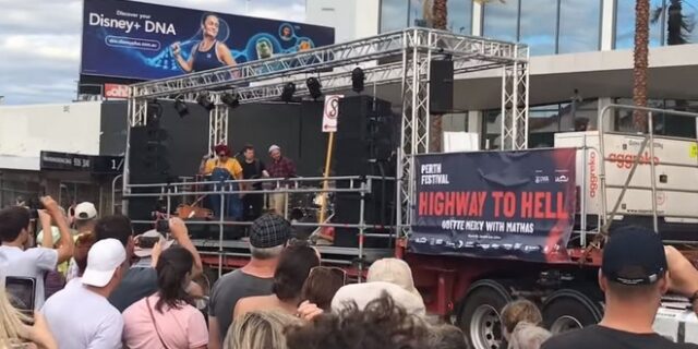 Highway to hell: Οι AC/DC έκλεισαν λεωφόρο χωρίς να παίξουν!