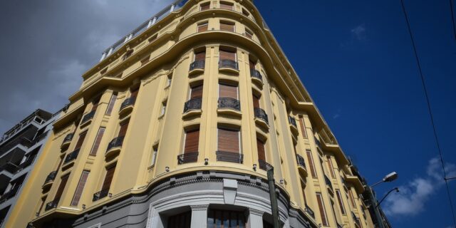 Αθηναϊκά ξενοδοχεία: Από το σκοτάδι στη λάμψη