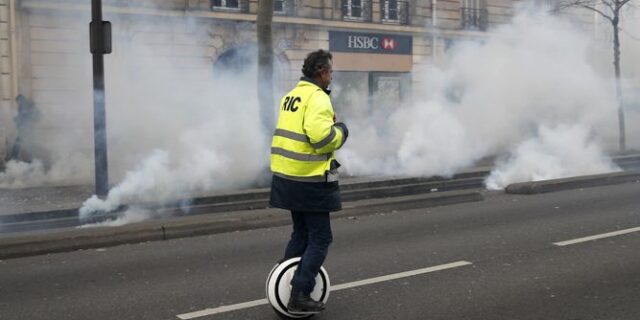 Τα Κίτρινα Γιλέκα αψηφούν τον κορονοϊό – Η αστυνομία κλείνει το κέντρο του Παρισιού