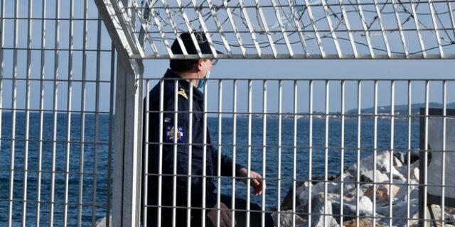 Λέσβος: Επεισόδια στο λιμάνι – Μετανάστες ζητούν να φύγουν από το νησί