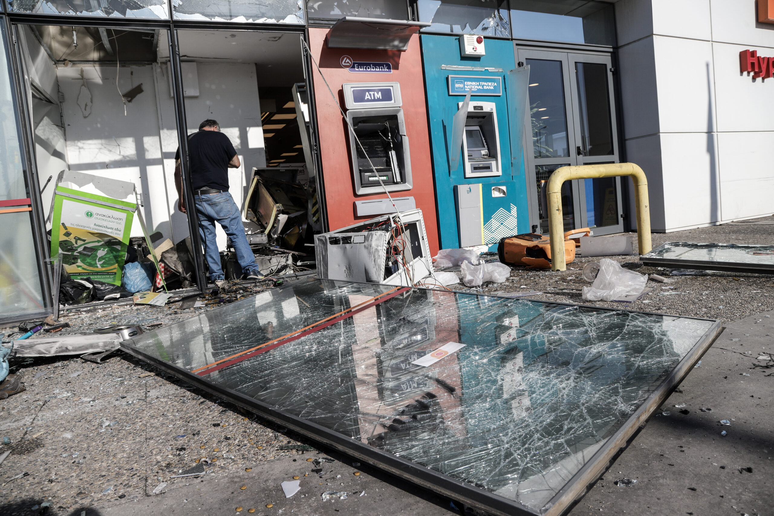 Ανατίναξαν ΑΤΜ στο Περιστέρι