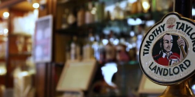 Κορονοϊός – Βρετανία: Οι Άγγλοι βγήκαν, ξενύχτησαν, μέθυσαν και τώρα καραντίνα