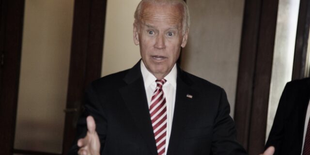 Δέσμευση Μπάιντεν ότι θα επιλέξει γυναίκα για αντιπρόεδρο