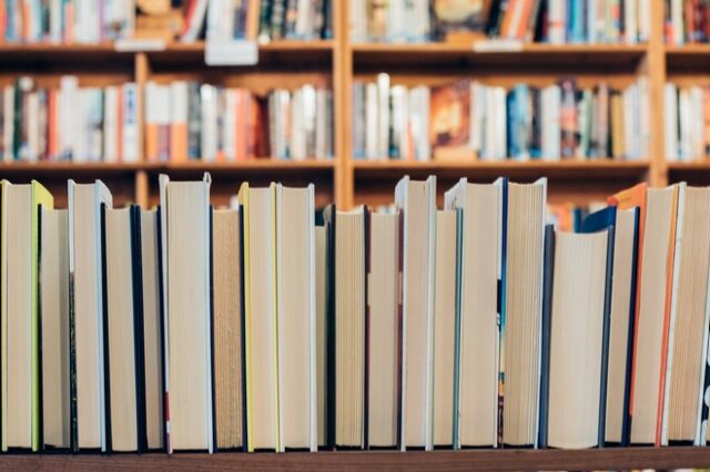 Κορονοϊός: Δώδεκα βιβλία που πρέπει να διαβάσεις όσο μένεις σπίτι