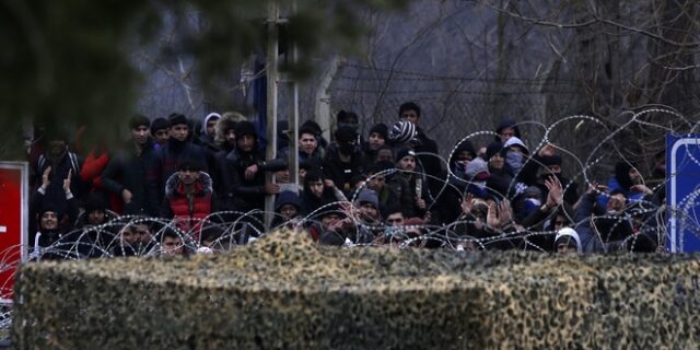 Μαύρη προπαγάνδα από την Τουρκία: “Πάνω από 75.000 πέρασαν τα σύνορα”