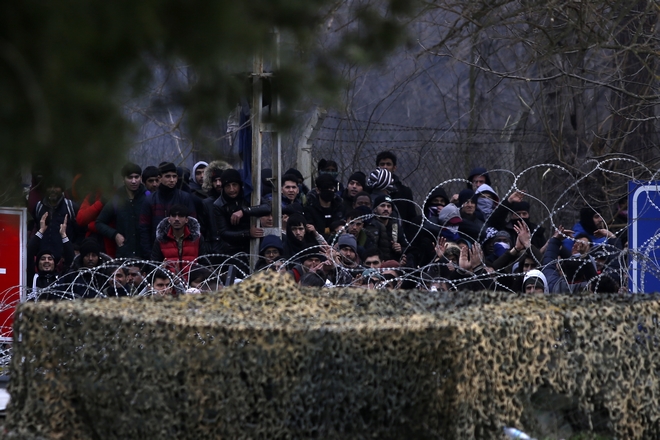 Μαύρη προπαγάνδα από την Τουρκία: “Πάνω από 75.000 πέρασαν τα σύνορα”