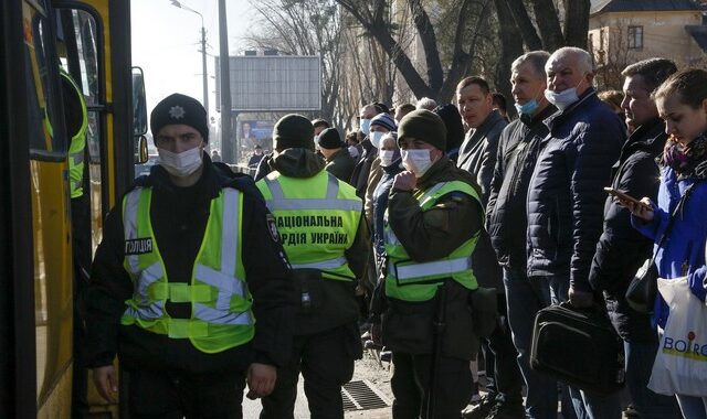 Κορονοϊός: Χιλιάδες Ουκρανοί εγκλωβισμένοι στα σύνορα της Πολωνίας