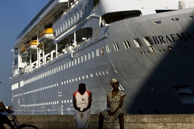 Ο κορονοϊός δεν αφαιρεί την ανθρωπιά από τους Κουβανούς: Ελλιμενίστηκε κρουζιερόπλοιο με κρούσματα