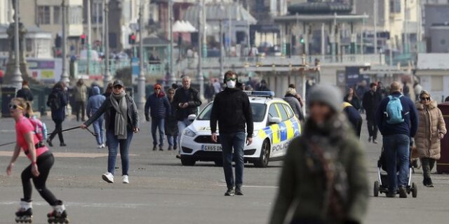 Κορονοϊός – Βρετανία: Καλό αποτέλεσμα αν οι θάνατοι είναι λιγότεροι από 20.000