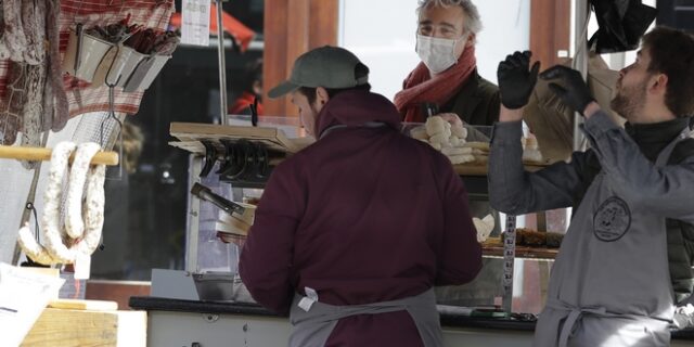 Κορονοϊός: Εθελοντές στο Λονδίνο προσφέρουν δωρεάν γεύματα στο νοσηλευτικό προσωπικό