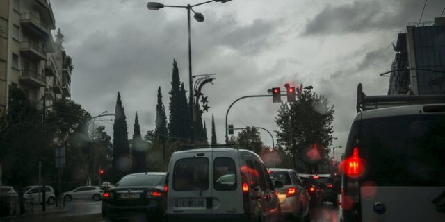 Κίνηση στους δρόμους: Μποτιλιάρισμα από Γλυφάδα μέχρι Άλιμο – Κόλαση στον Κηφισό