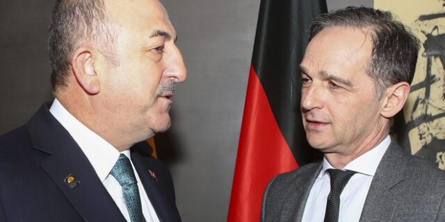 Άγριος καβγάς Τσαβούσογλου με τον Γερμανό ΥΠΕΞ για όσα γίνονται στον Έβρο