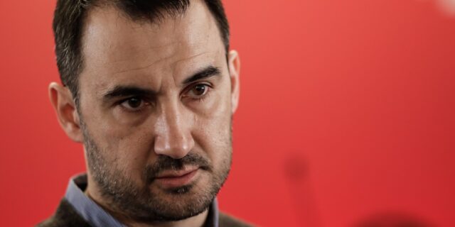Χαρίτσης: “Βάζουμε πλάτη, αλλά με άμεσες προσλήψεις και ενίσχυση των ΜΕΘ”
