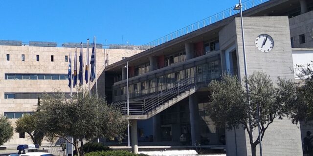 Κορονοϊός: Μεταξύ στενών συγγενών και… όχι φίλων ο πολιτικός γάμος