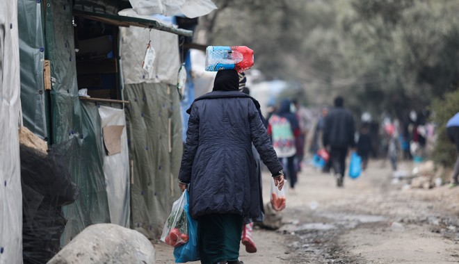 Αναγκαστική αποχώρηση των αναγνωρισμένων προσφύγων μέσα σε 30 μέρες από τις δομές