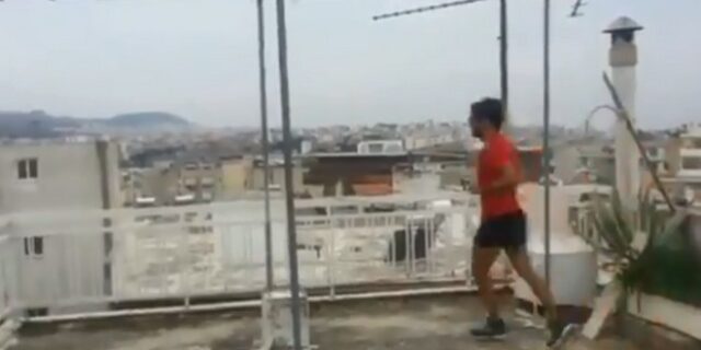 Κορονοϊός: Ημιμαραθώνιος στην ταράτσα “μένοντας σπίτι”