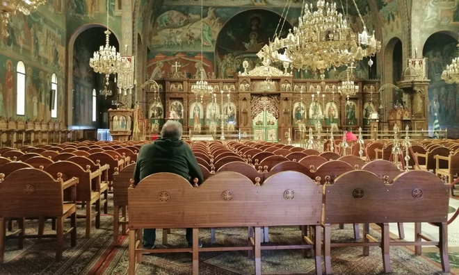 Κορονοϊός: Τηρούνται τα μέτρα στις εκκλησίες – Λίγοι πολίτες για ατομική προσευχή