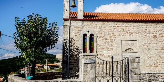 Κρήτη: Πρόστιμο σε άστεγους αλλά όχι στο εκκλησίασμα