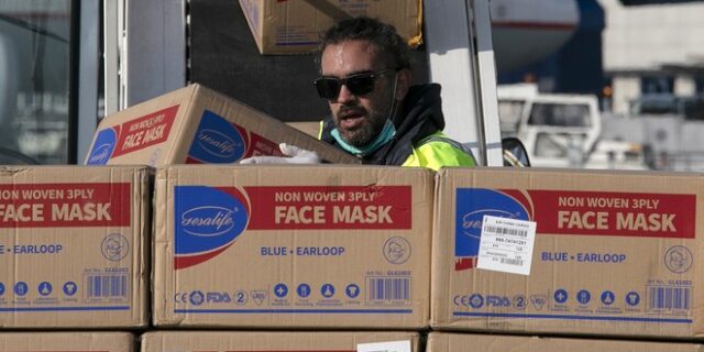 Κορονοϊός: Νέα συνδρομή της Κίνας – Η Αστυνομία παρέλαβε 20.000 μάσκες