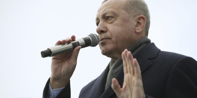 Το ΥΠΕΞ απαντάει στα ψέματα του Ερντογάν: Μη μας κουνάς το δάχτυλο ενώ φτιάχνεις fake news