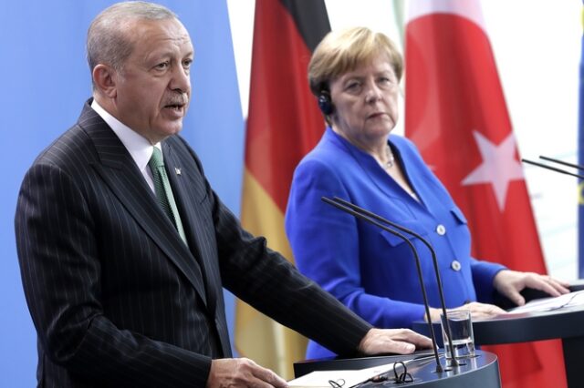 Ερντογάν σε Μέρκελ: “Απαράδεκτο να υποστηρίζεται η Ελλάδα”