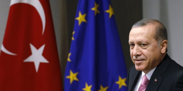 Εθνικιστικό παραλήρημα από τον Ερντογάν – Ηχηρά μηνύματα από Βρυξέλλες και ΗΠΑ