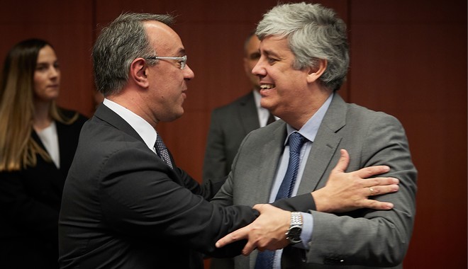 Το Eurogroup βγάζει τη θηλιά του πρωτογενούς πλεονάσματος από την Ελλάδα