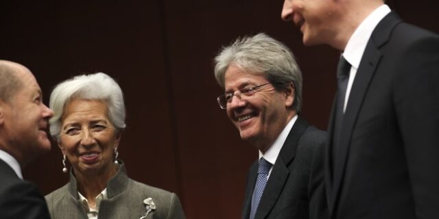 Eurogroup: Αποφασίζει σήμερα για τη δημοσιονομική χαλάρωση