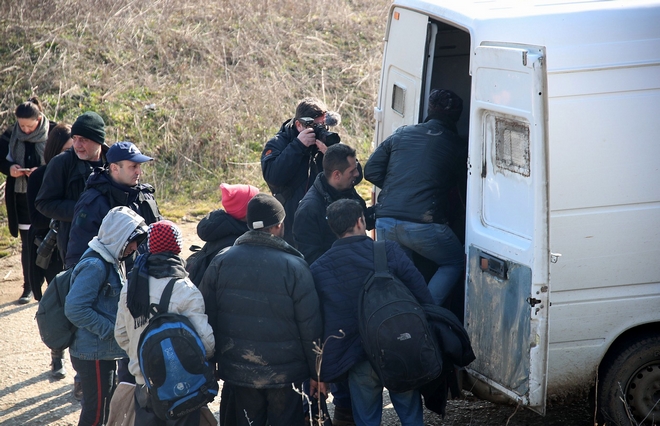 Σε έκτακτη Σύνοδο Κορυφής για το προσφυγικό οδηγείται η ΕΕ- Εμπλοκή της Frontex στον Έβρο ζητά ο Δένδιας από Μπορέλ