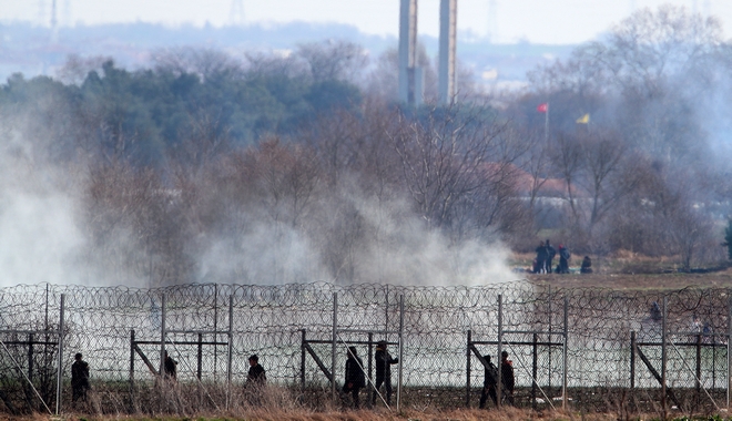 Έβρος: Νέα επεισόδια – Φωτιές και δακρυγόνα από τους Τούρκους