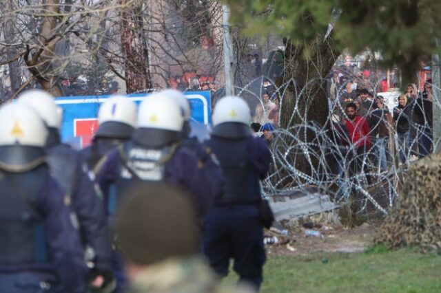 Έβρος: Νέα επεισόδια σε δύο σημεία στον φράχτη